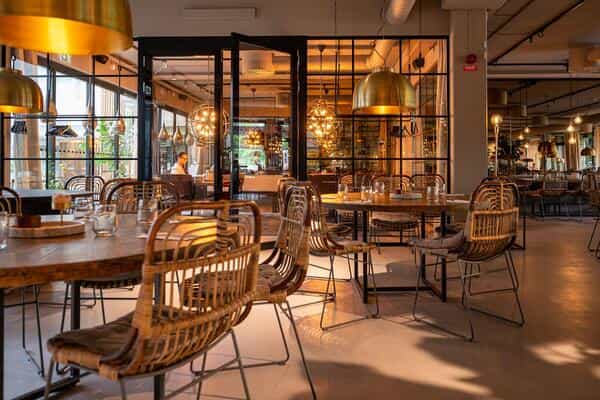 Ragnar Östbergsalen restaurant with modern decor, ideal for networking events and gatherings.