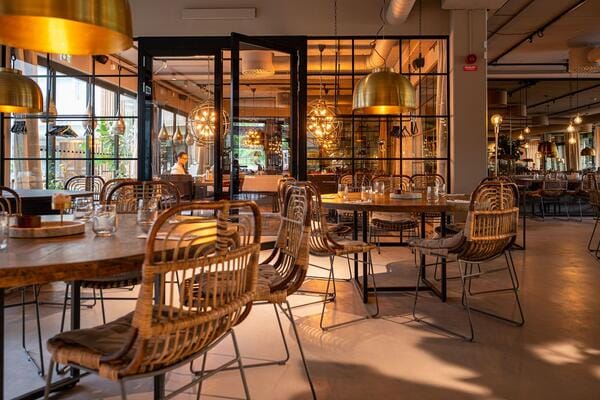 Ragnar Östbergsalen restaurant with modern decor, ideal for networking events and gatherings.