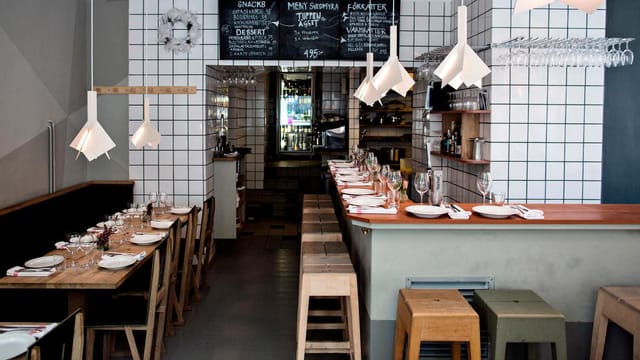 Modern restaurant in Woodstockholm with stylish decor for intimate gatherings and events.