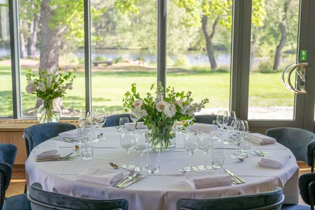 Elegant dining table in Skepparholmen Nacka for corporate events and gatherings.