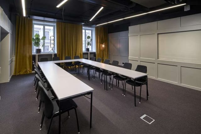 Modern meeting room in Scandic Grand Central, ideal for workshops and strategic planning.
