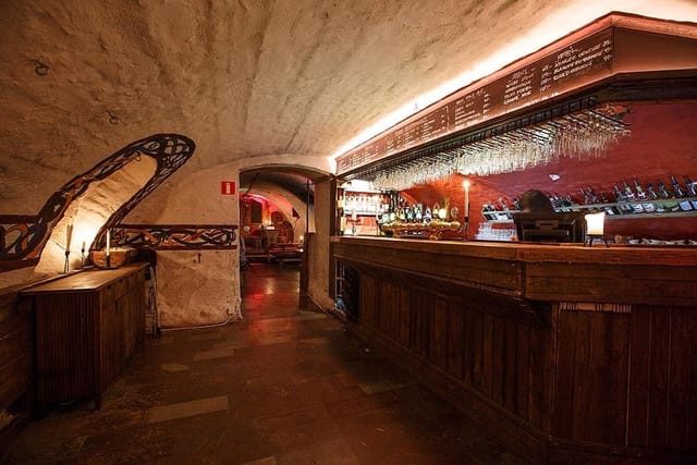 Rustic bar in Sjätte Tunnan Medieval Restaurant, perfect for intimate events and gatherings.
