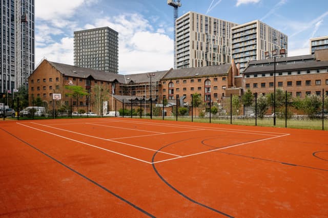Courts Club