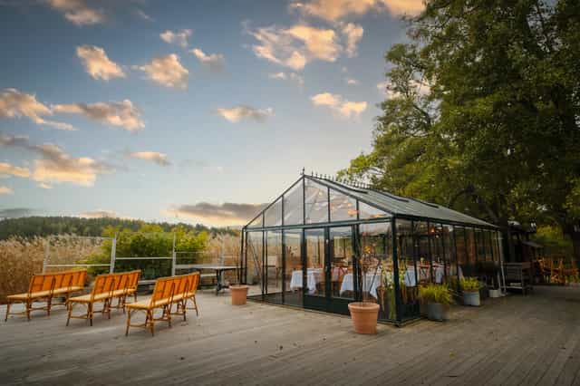 Kärleksbaren outdoor venue with glass enclosure, perfect for weddings and events.