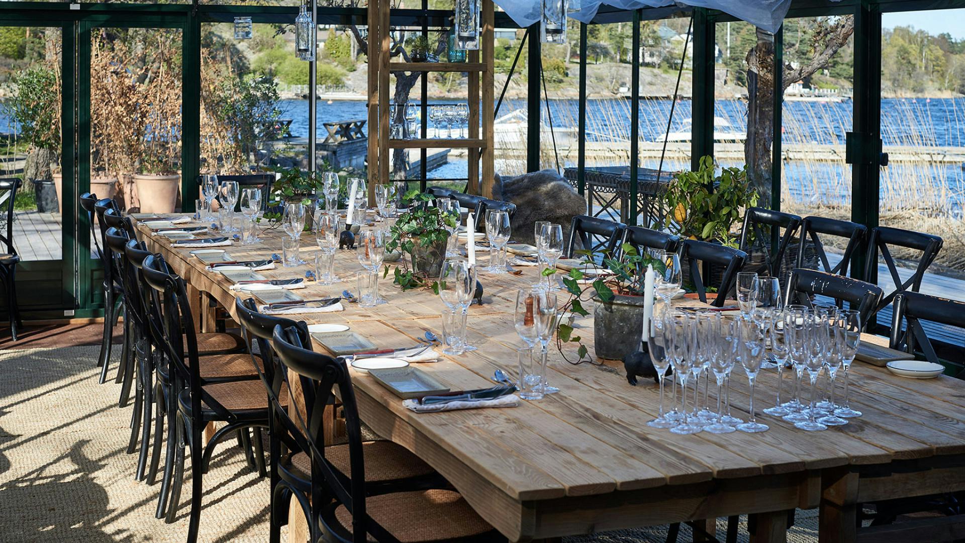 Elegant long dining table with greenery at Bockholmen Hav & Restaurang for events.