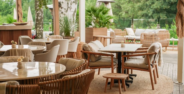 Stylish outdoor cocktail bar in Josefina Stockholm, perfect for networking events and brunches.