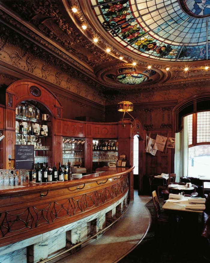 Elegant bar area in Operabaren, perfect for cocktail receptions and corporate meetings.