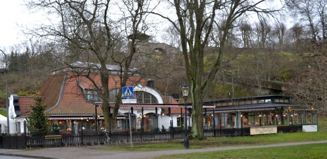 Charming inn with rustic architecture, perfect for outdoor events and gatherings.