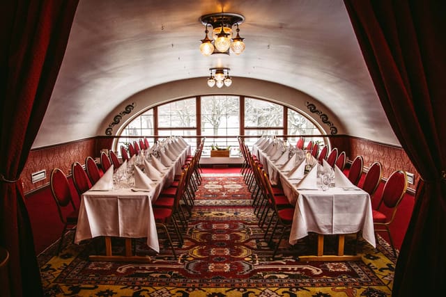 Elegant meeting space at Wärdshuset Ulla Winbladh, ideal for corporate events and private dinners.
