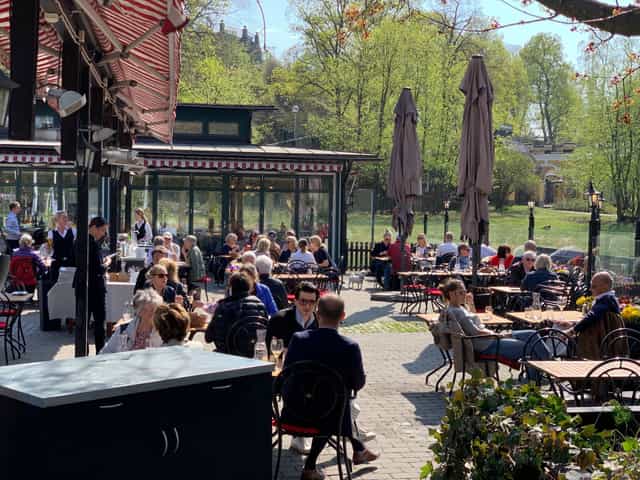 Outdoor beer garden at Wärdshuset Ulla Winbladh, ideal for casual gatherings and networking.