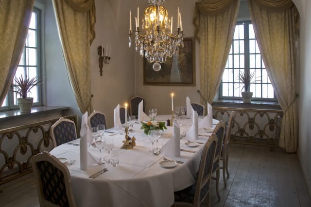 Elegant dining room at Häringe Slott, perfect for corporate dinners and private events.