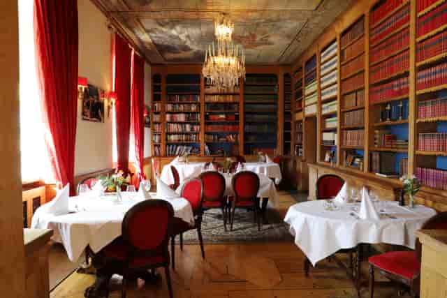 Elegant dining space in Häringe Slott, perfect for intimate gatherings and corporate events.