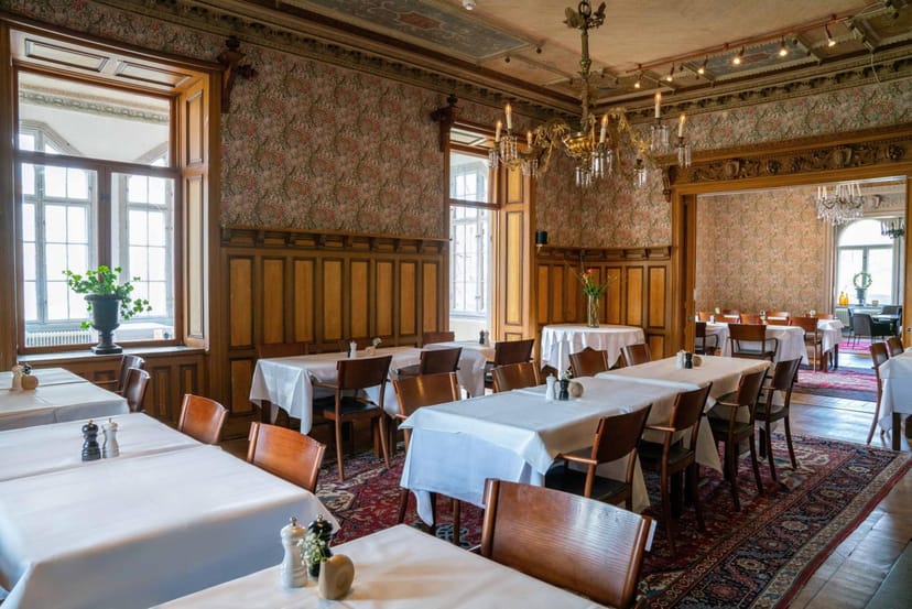 Elegant banquet hall with wooden paneling, ideal for meetings and receptions.