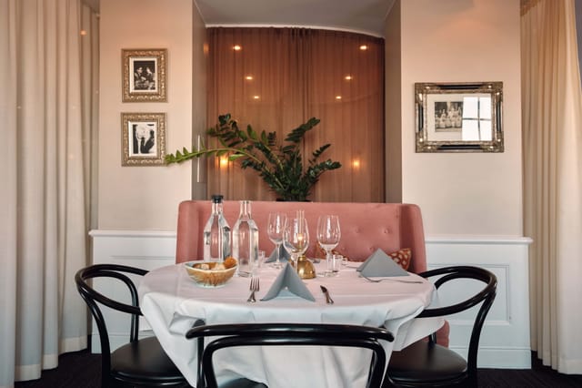 Elegant dining table at Såstaholm Hotel, perfect for intimate meetings and events.