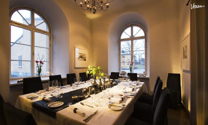 Elegant dining room at Ulfsunda Slott, perfect for corporate dinners and intimate gatherings.