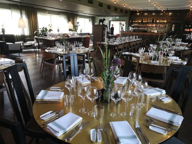 Banquet hall