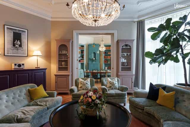 Elegant meeting space in Le Salon, The Sparrow Hotel for intimate gatherings and brainstorming.
