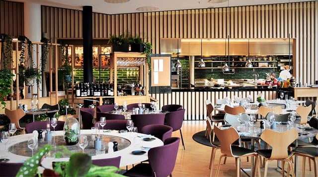 Modern restaurant in Clarion Hotel Stockholm, ideal for events with flexible seating.