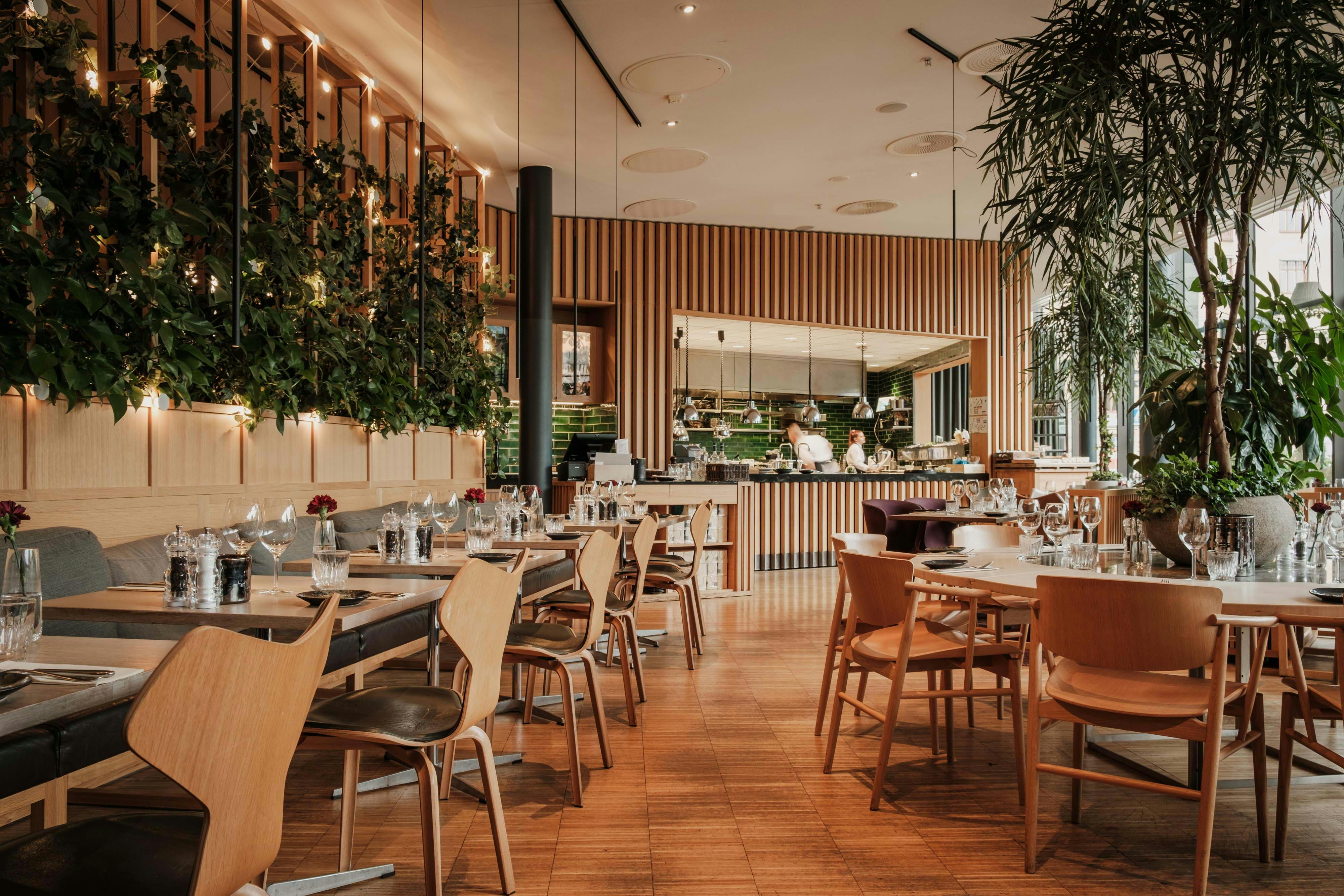 Modern restaurant in Clarion Hotel Stockholm, ideal for events with elegant decor and greenery.