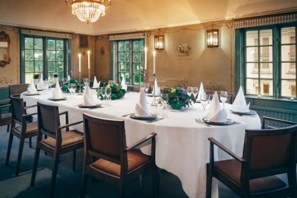 Elegant dining room at Tingshuset, ideal for intimate gatherings and corporate meetings.