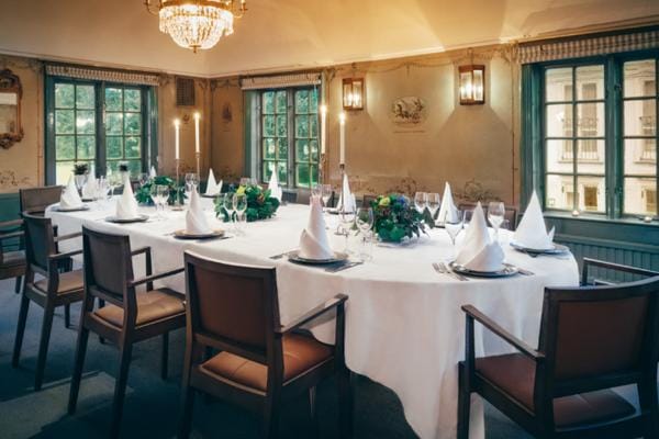 Elegant dining room at Tingshuset, ideal for intimate gatherings and corporate meetings.