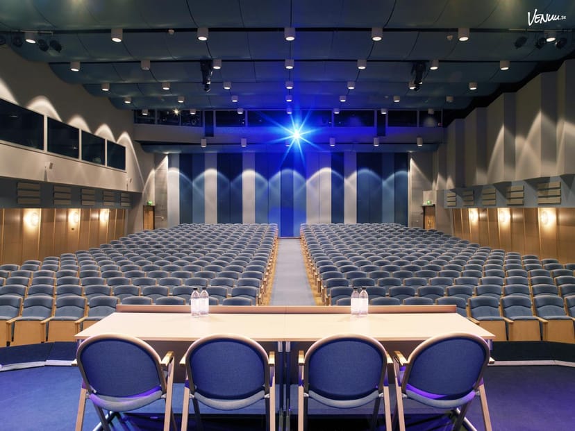 Stockholmsmässan conference room with blue chairs, ideal for presentations and events.