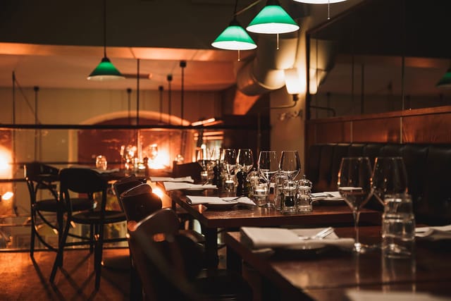 Elegant dining space in Chambre séparée, perfect for intimate gatherings and corporate dinners.