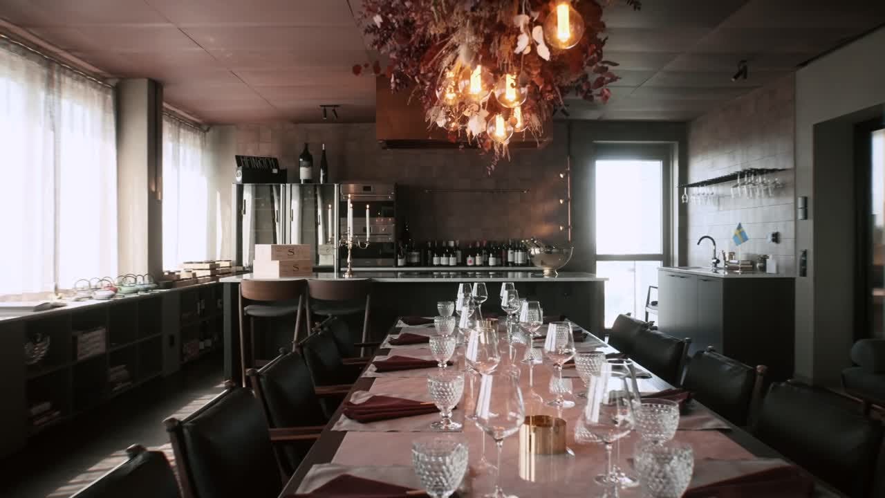 Elegant dining space in La Tour Chambre Séparée for corporate events and private gatherings.