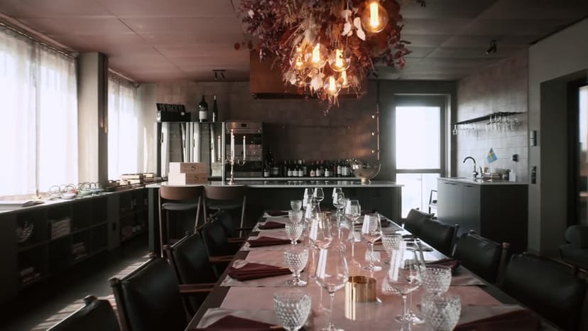 Elegant dining space in La Tour Chambre Séparée for corporate events and private gatherings.