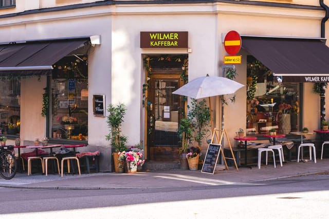 Charming Kungarummet café with outdoor seating for casual meetings and networking events.
