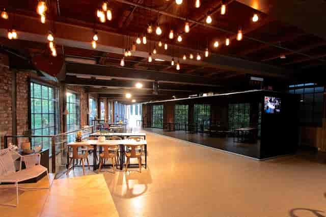 Foyer in Dansens Hus: industrial-chic event space with exposed brick, ideal for gatherings.