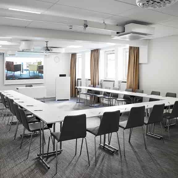 Meeting room with U-shaped seating and large screen at Best Western Kom Hotel Stockholm.