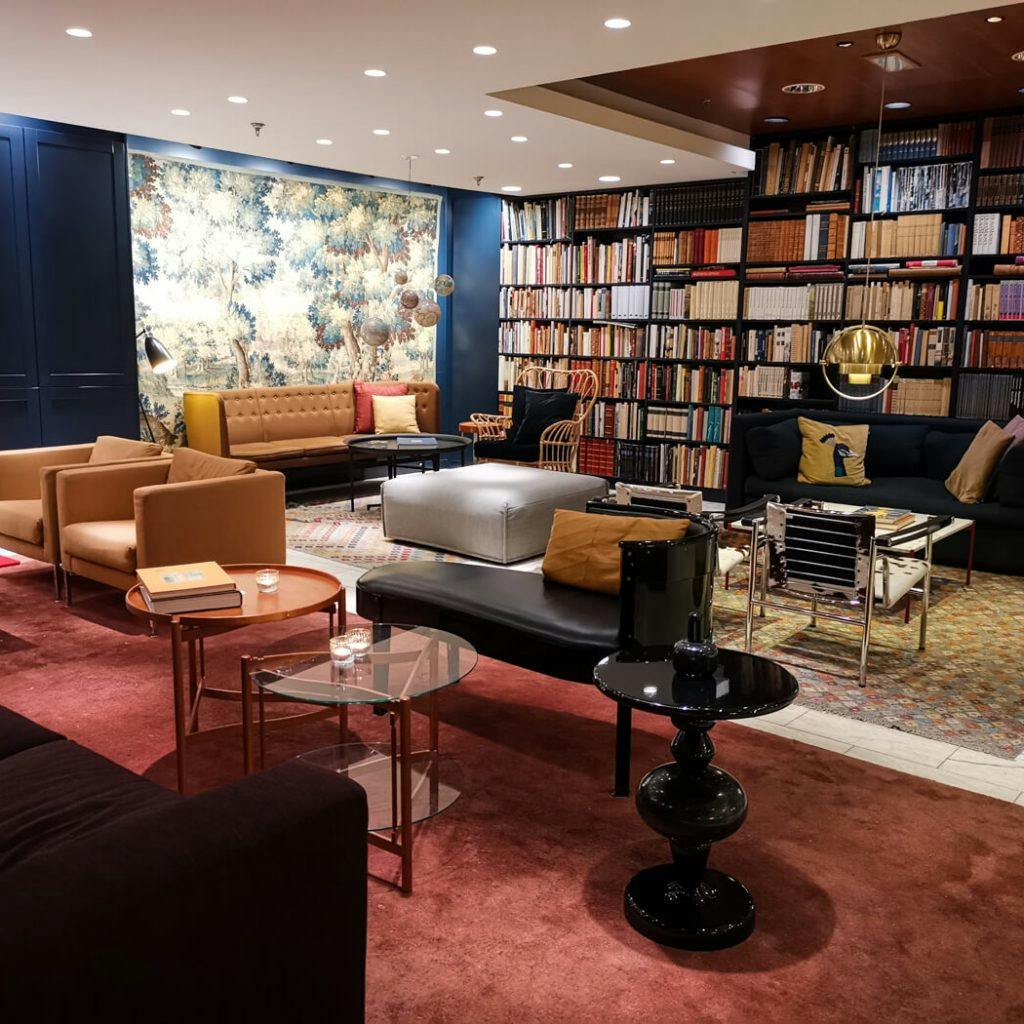 Stylish lounge at Mornington Hotel Stockholm, perfect for networking events and meetings.