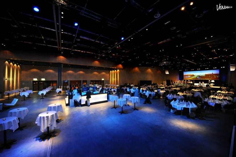Spacious event venue with round tables, ideal for conferences and galas at Quality Hotel.