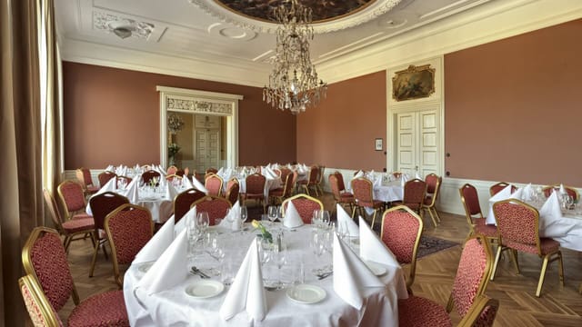 Elegant banquet hall at Näsby Slott, perfect for weddings and corporate events.