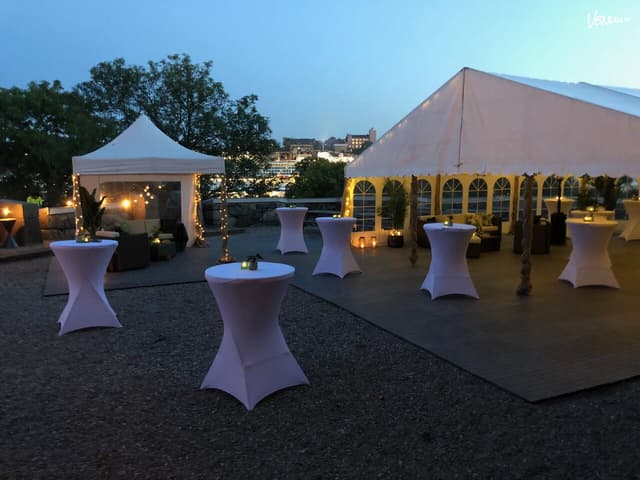 Banquet hall