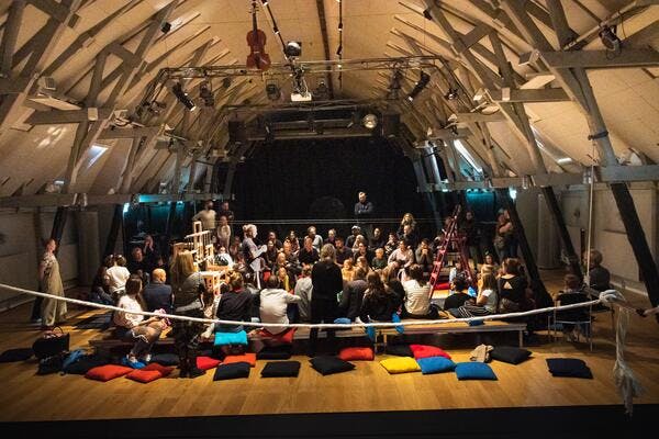 Loungen in Skyddsrummet: vibrant event space with colorful cushions for workshops and gatherings.