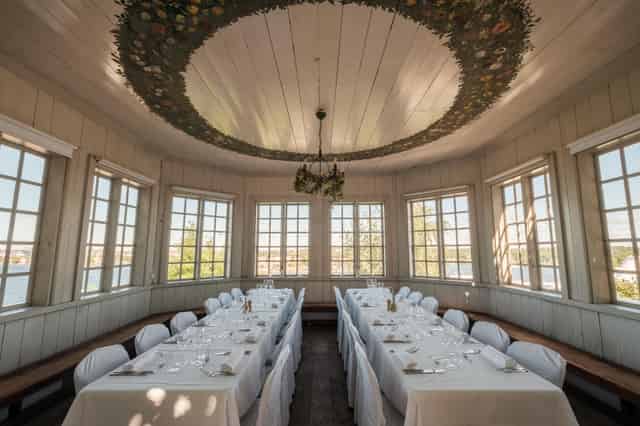 Banquet hall