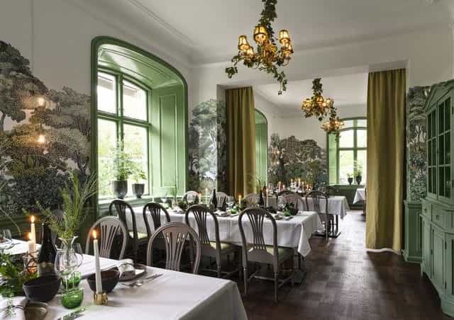 Elegant dining space in Åkeshofs Slott, perfect for events and gatherings.