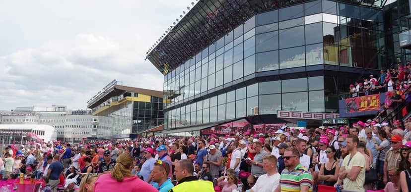 Vibrant crowd at Ströget, Solvalla, during a lively outdoor festival event.