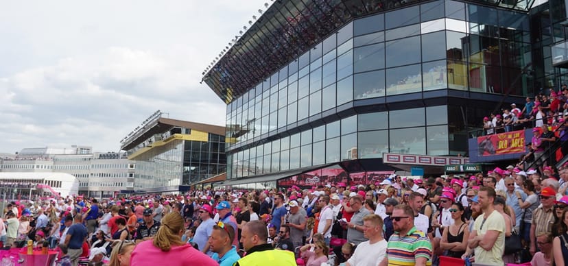 Vibrant crowd at Ströget, Solvalla, during a lively outdoor festival event.