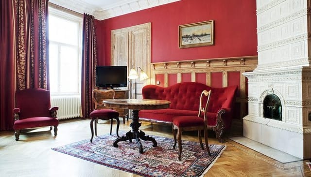 Sophisticated meeting space with red walls at Hotel Hellsten for intimate gatherings.