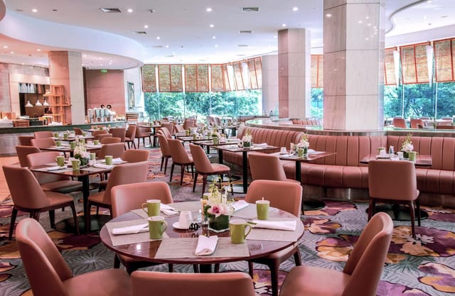 Elegant meeting room at DoubleTree by Hilton Shanghai, perfect for events and networking.