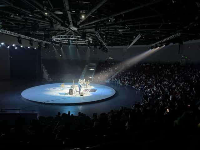 VIP Reception Hall in Shanghai: circular stage, dramatic lighting for engaging performances.