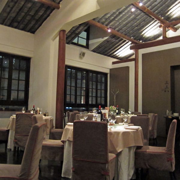 Elegant dining space in yè shanghai, perfect for corporate dinners and networking events.