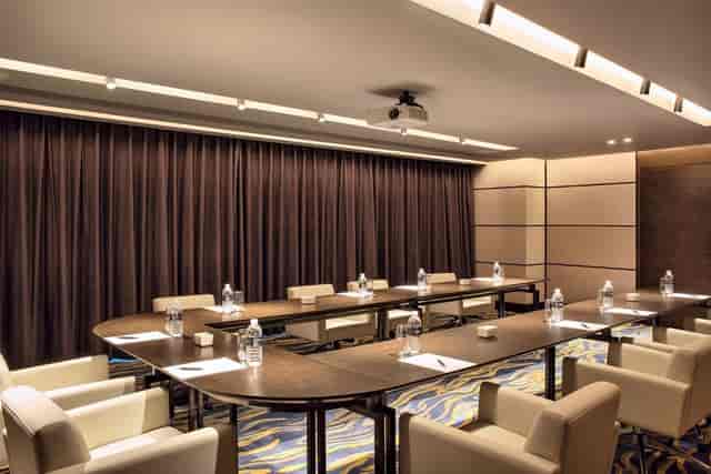 Modern conference room with oval table, ideal for corporate events and workshops.