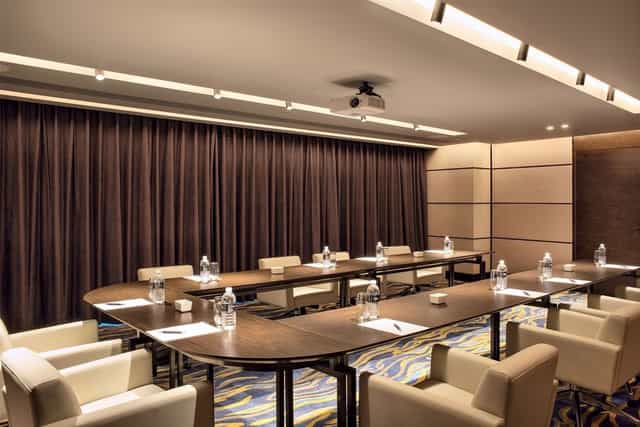 Modern conference room with oval table, ideal for corporate events and workshops.