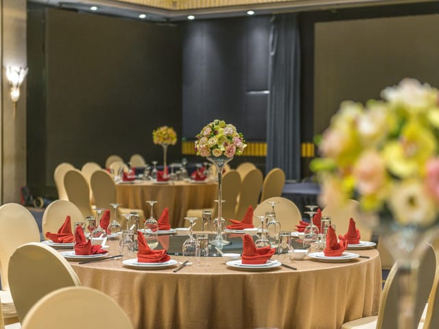 Elegant banquet hall at Crowne Plaza Shanghai, perfect for weddings and corporate events.