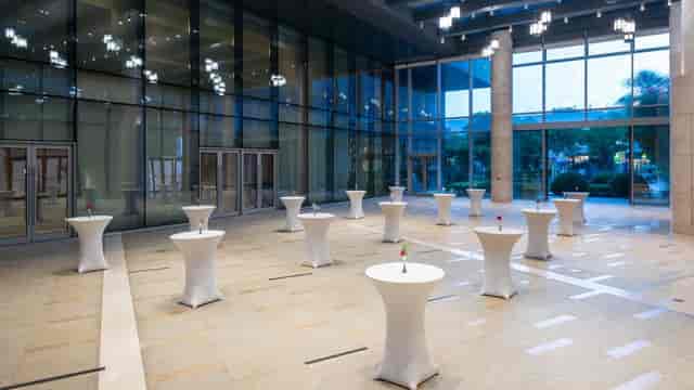 Modern Meeting Room 6 at Holiday Inn Shanghai, perfect for networking receptions.