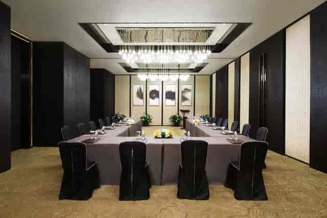Elegant ballroom in Banyan Tree Shanghai for corporate meetings and events.